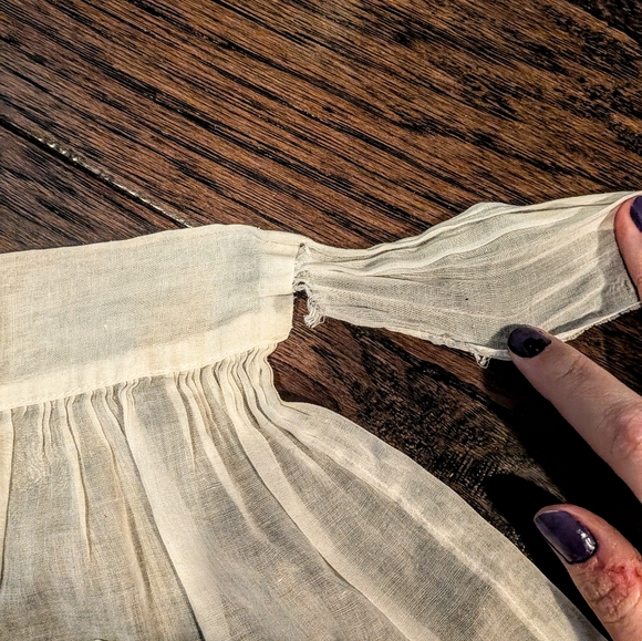 Vintage Cream Apron with Red Floral Accents - Picture 8 of 9